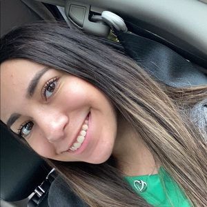 Meet your Posher, Alejandra